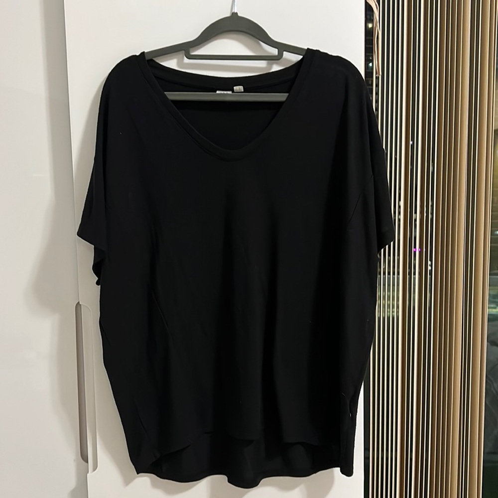 Black cotton tee